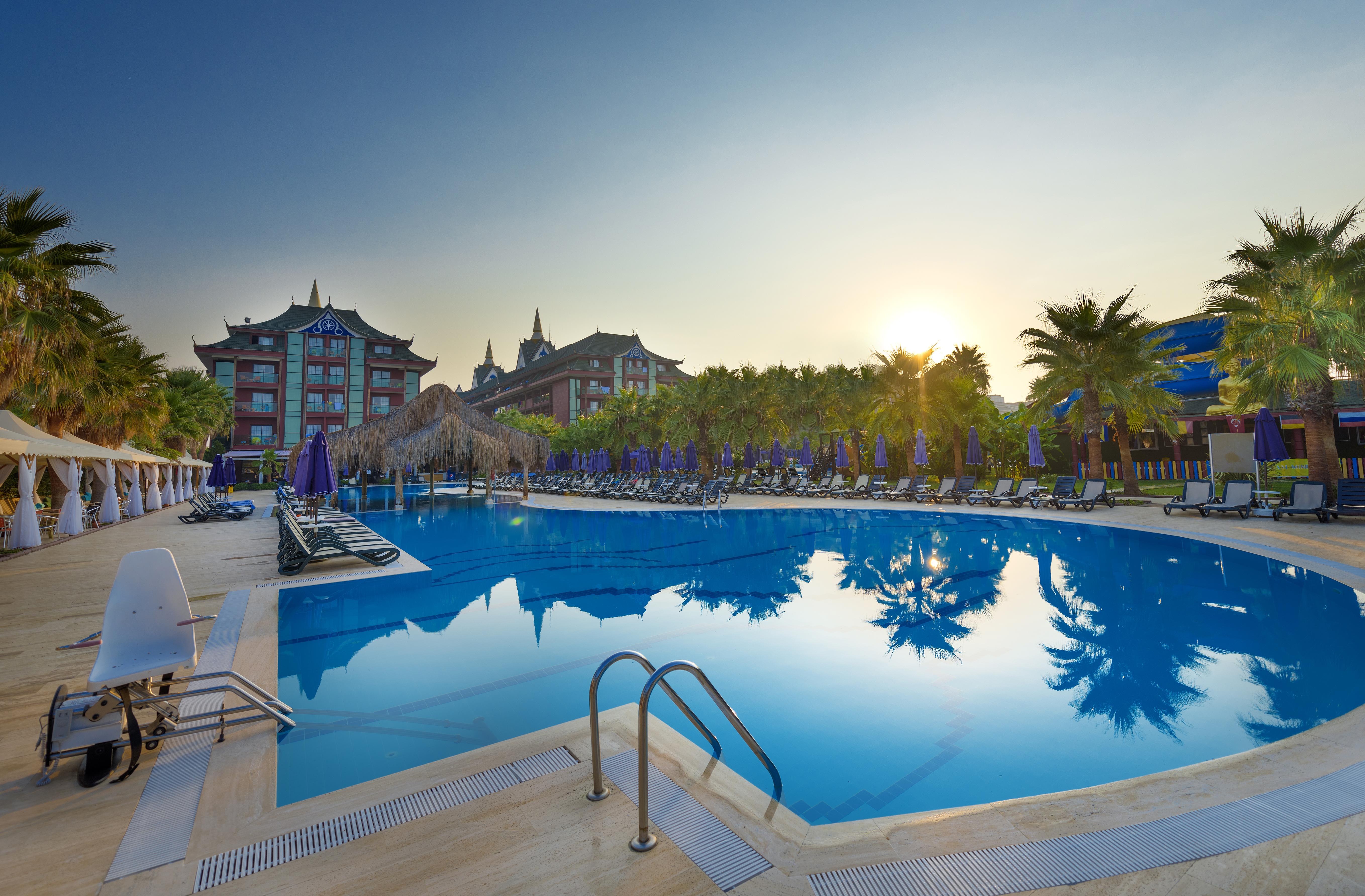 Siam Elegance Hotel & Spa Белек Екстериор снимка